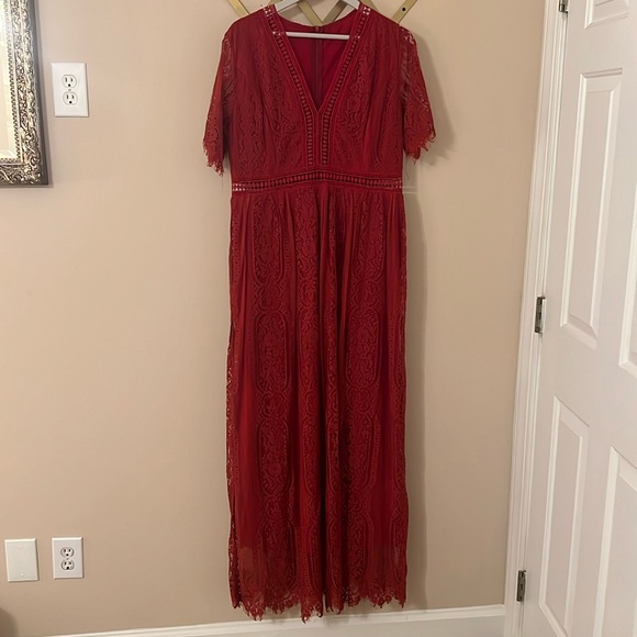 Red Renaissance Lace Dress - Picture 5 of 6